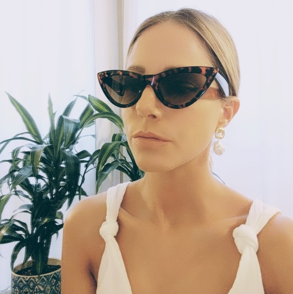 Meet Your Buyer/Seller, Amy!! - Picture 3 of 8